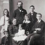William Thomas Stead junto a su familia en 1880